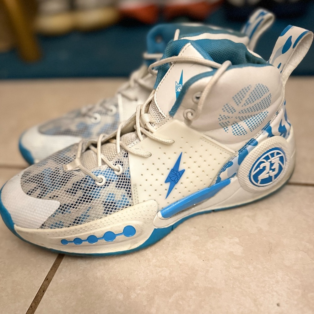 Li-Ning Way of Wade All City 11 V2 in the "Ice Blood ❄️🥶